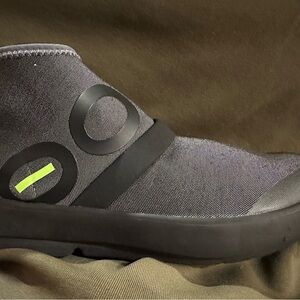 OOFOS Women’s OOMG Fibre Low Slip On Recovery Comfort Sneakers Black/Grey Size 9